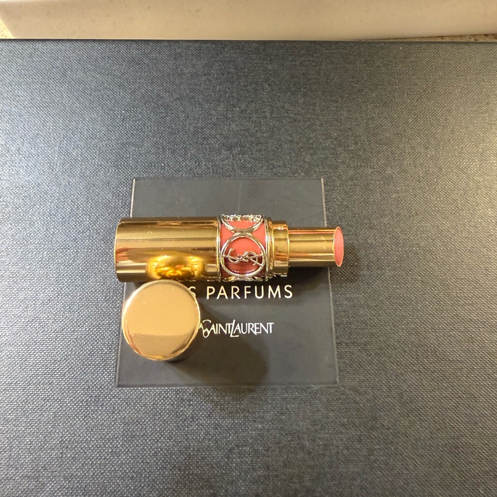 Saint Laurent YSL Rouge Volupté Shine  Lip Balm 86 MAUVE CUI like New